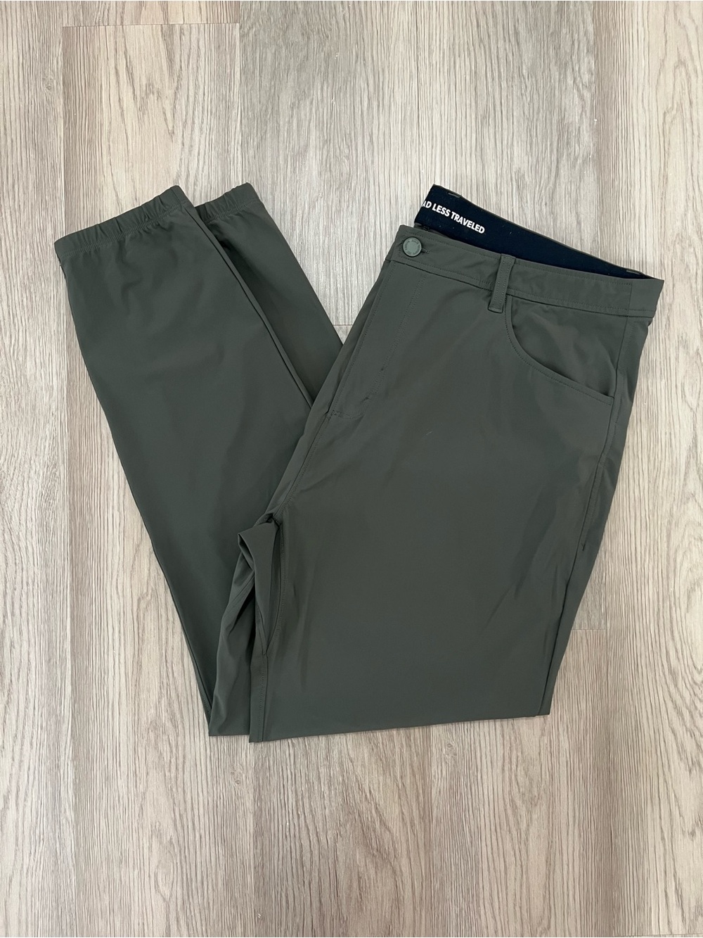 Rhone Commuter Jogger Olive Green Tech Stretch Mens 38 Style 100842
